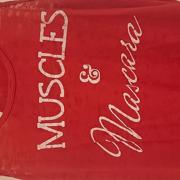 Racerback tee muscles and mascara - Picture 2 of 3